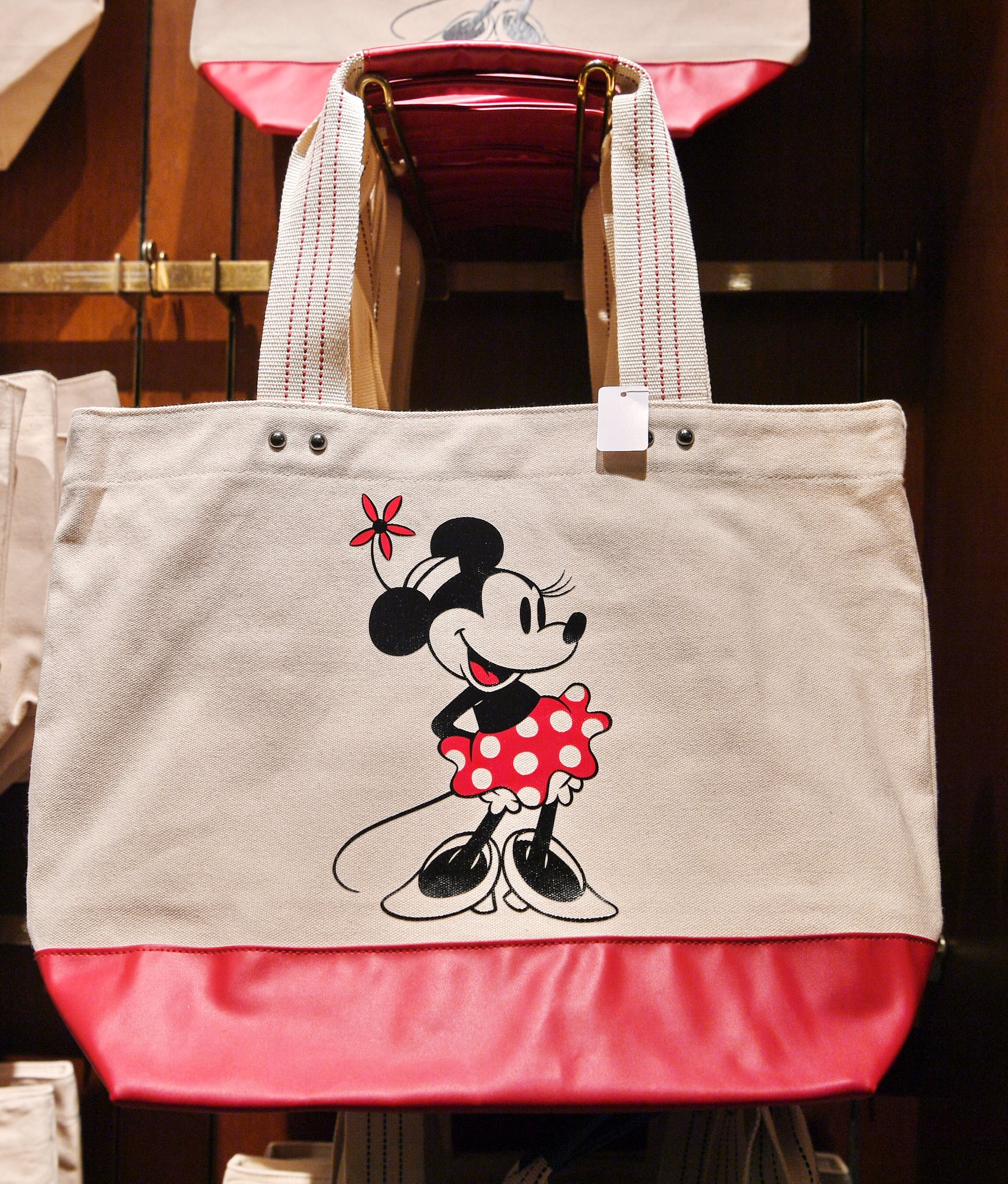 Mezzomikiのディズニーブログ ミニーちゃんのトートバッグ 大 トートバッグ 小 ポーチ ミッキーのトートバッグ 小 が新発売 2600円 20円 1900円 20円 T Co Vbol7x5jre T Co Ha1b3lolsn Twitter