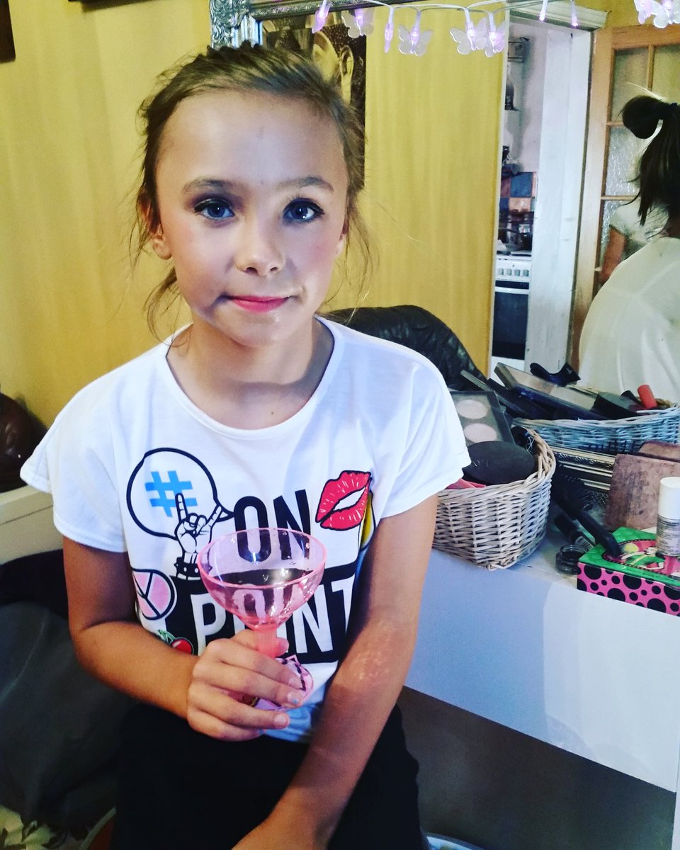 Charlsangels's tweet photo. One of our princesses in the middle of her pamper and princess session #pamperparty #charlottesangels #sheffieldissuper https://t.co/PrdknLt3Nf