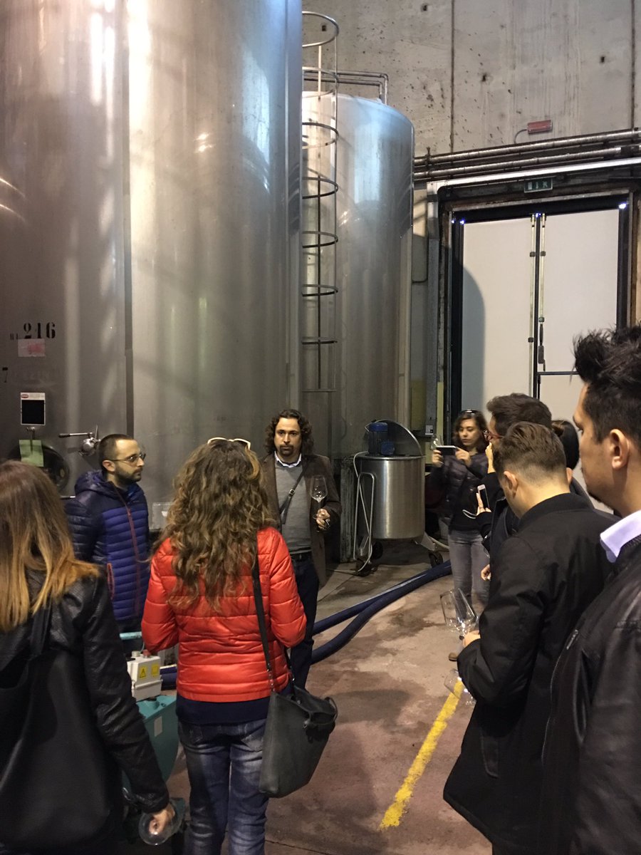 iLoveMarche's tweet photo. Dalla vigna  alla cantina, fino alla tavola! #MonteschiavoExperience si conclude con l'assaggio del #Tassanare 😉 https://t.co/1smNjNqriI