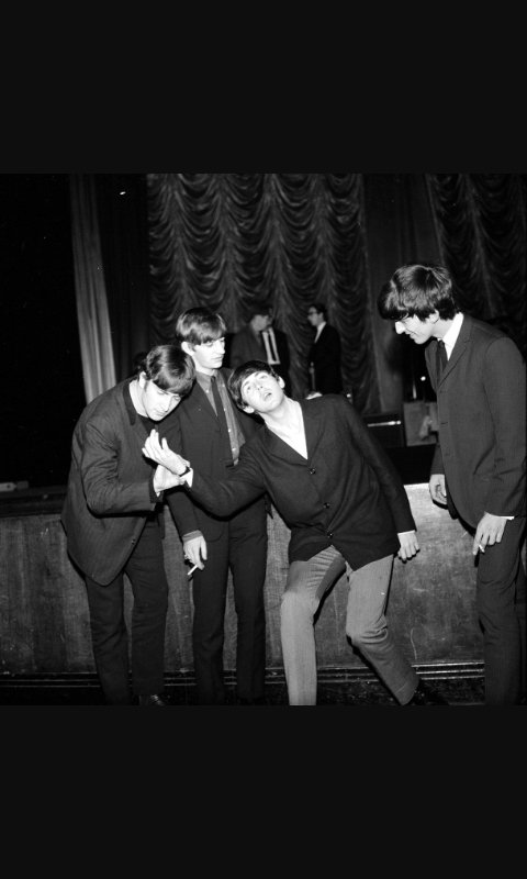 _McLennonIsReal's tweet photo. When Paul is such a drama queen https://t.co/nTaeSfgoW4