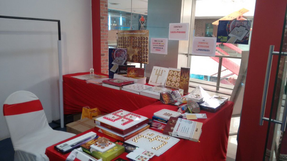 InfoPyra's tweet image. Bring this Diwali a hope of happiness in your home by filling all positive energy.Diwali event starting on 22nd oct @CentreSquare Vadodara