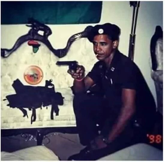 Trump16_20_24's tweet photo. Ohhh yeah @BarackObama REALLY mature #PictureIsWorthThousandWords #IwillNOTstopWithTheseTweets https://t.co/3ajnbfxbia