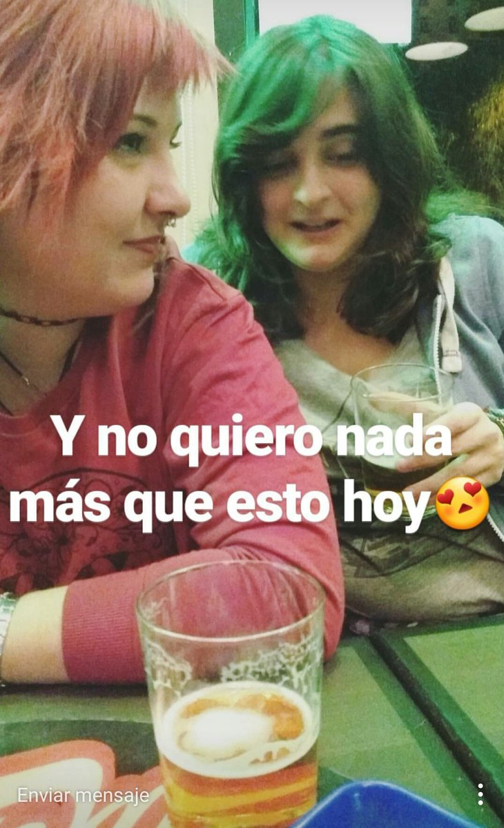 ines_barracuda's tweet photo. No se sabe que es mejor, si mi flequillo visera o el gepeto de la @PatryFlauta  😂😂😂 https://t.co/SqsjOzWPkn