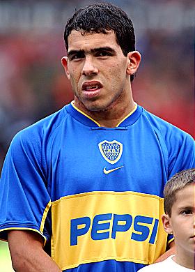 HinchadeBoca_'s tweet photo. El 21 de octubre de 2001, Carlos Tevez debutaba en Primera. 15 años gracias crack por las buenas y las malas, te re bancamos apache https://t.co/Iu6617Y4ll