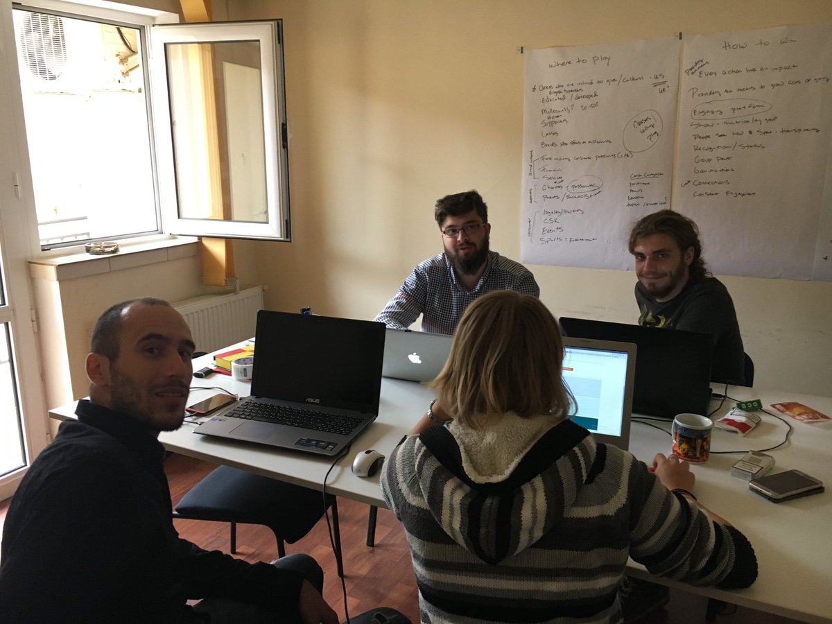 digitalnationro's tweet photo. Mentorii Dev lucreaza intens la exercițiile din etapa 1
#weunderstandmagic https://t.co/xVv7MO6mdY