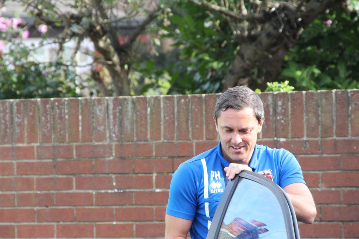 officialgtfc's tweet image. Paul Hurst and his management team arrive at Blundell Park ahead of today's game vs. @CTFCofficial. Just over 2 hours until KO. #GTFC #UTM