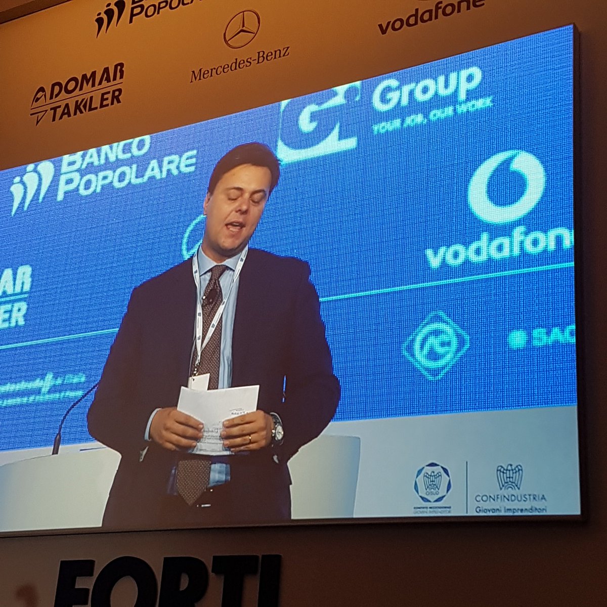 supermik14's tweet photo. Commozione x @marcogy, Presidente @GIConfindustria serio, appassionato e capace. Stimato e amato da tutti. #leader vero #capri16 
@WeGiSud https://t.co/OBvwU178sD
