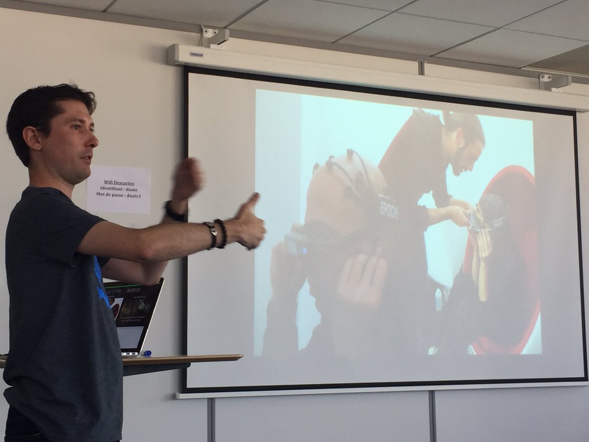 CognitivDesign's tweet image. Avalon movie will become real : connection between virtual reality &amp;amp;eeg, brain control workshop @CognitivDesign  @liaroc