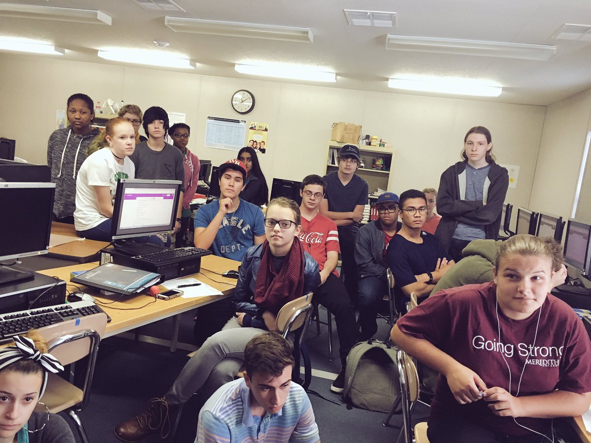 ArtofApex's tweet image. Apex alumni in graduating college in Animation talking to current animation students at Apex High! #engagedclass #guestspeakers