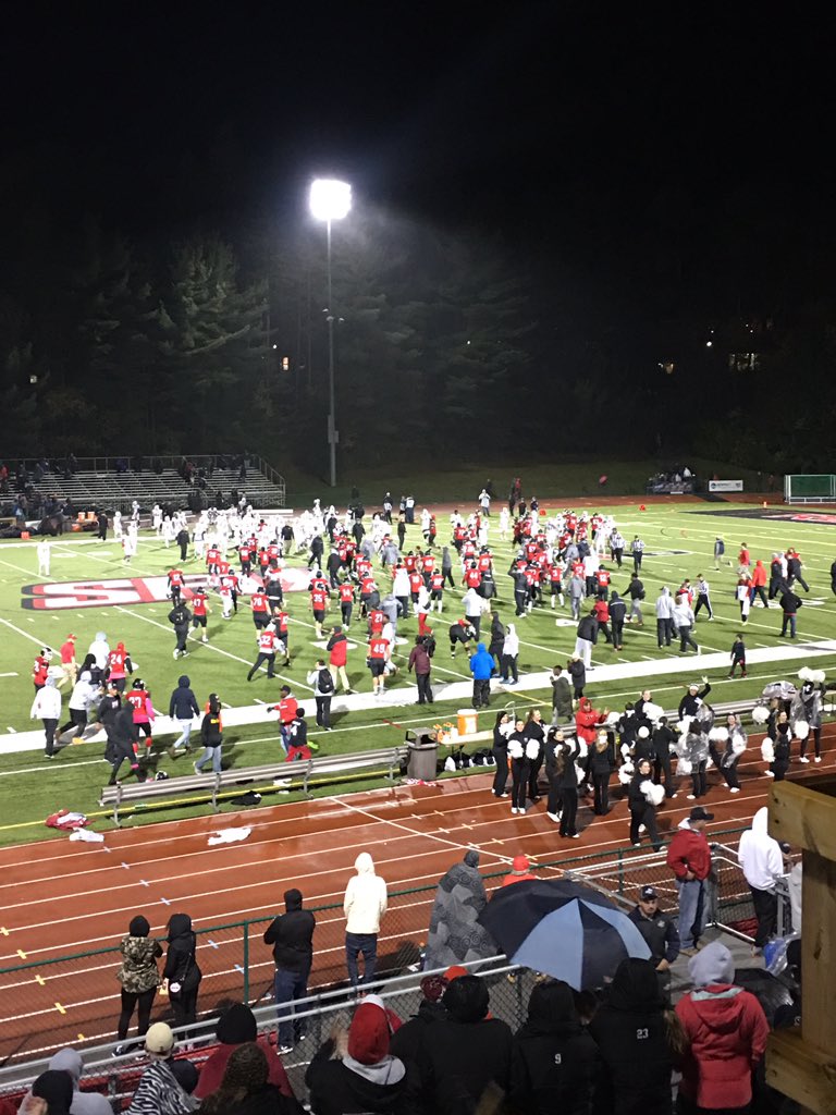 Alex1085's tweet image. Great win @SFU_Football @MDuncan_7 @numerolUNO_1 @ZackDrayer @CardsATH27 @LanceGeesey14 #goflash