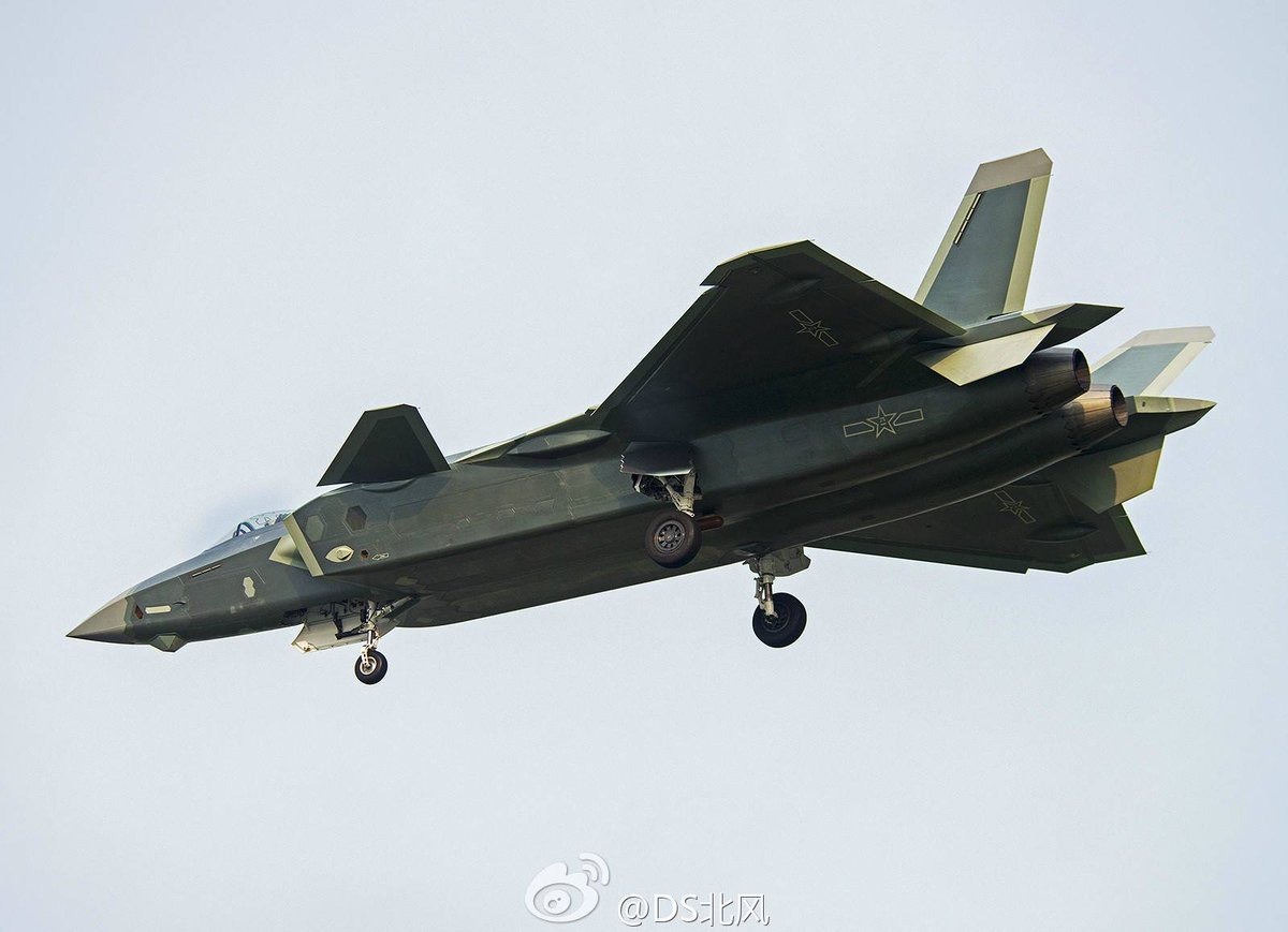 المقاتلة الصينية الشبح CHENGDU J-20  CvXwBBiXYAAwdVB