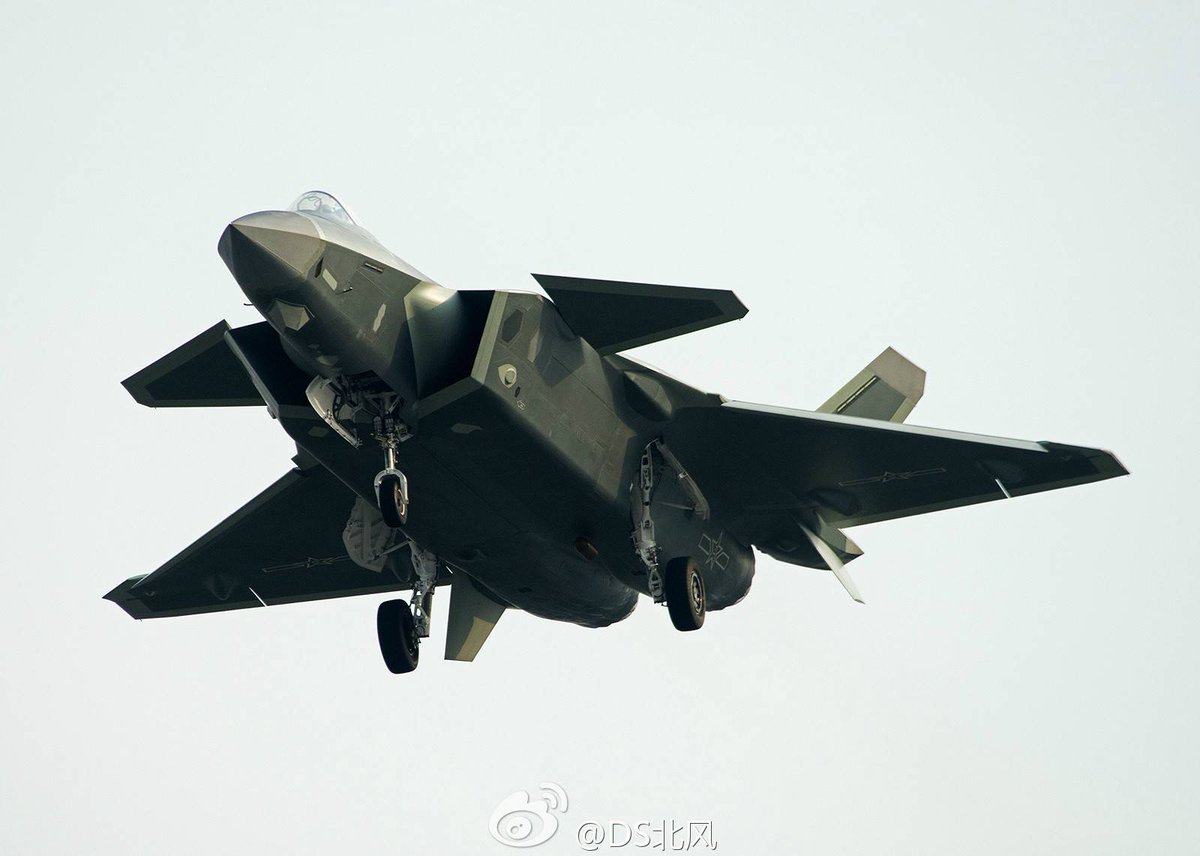 المقاتلة الصينية الشبح CHENGDU J-20  CvXwBw7WEAEk33N