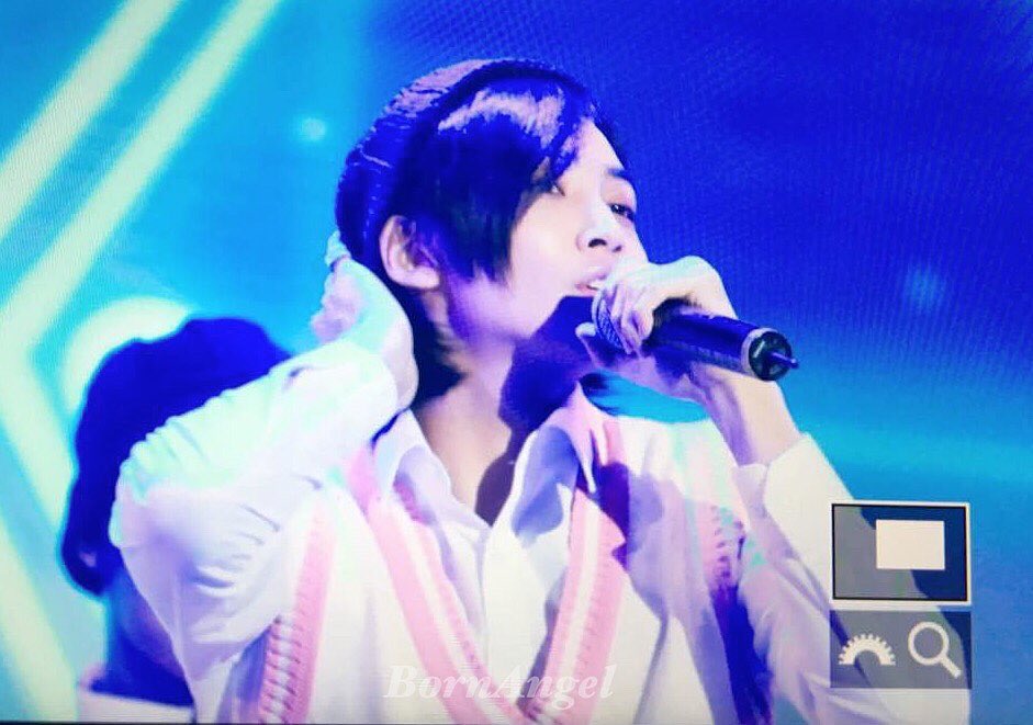 bornangel1004's tweet photo. 161022 세브란스패밀리콘서트
섹시한😭😭😭😭😭
#정한 
#세븐틴 https://t.co/wLUIy7iJRI