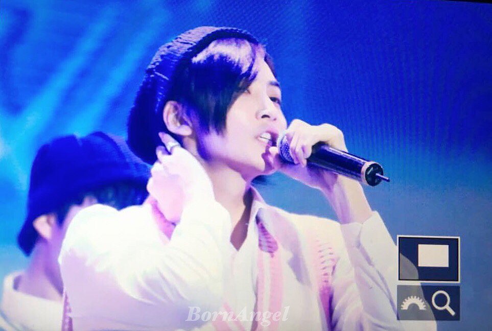 bornangel1004's tweet photo. 161022 세브란스패밀리콘서트
섹시한😭😭😭😭😭
#정한 
#세븐틴 https://t.co/wLUIy7iJRI
