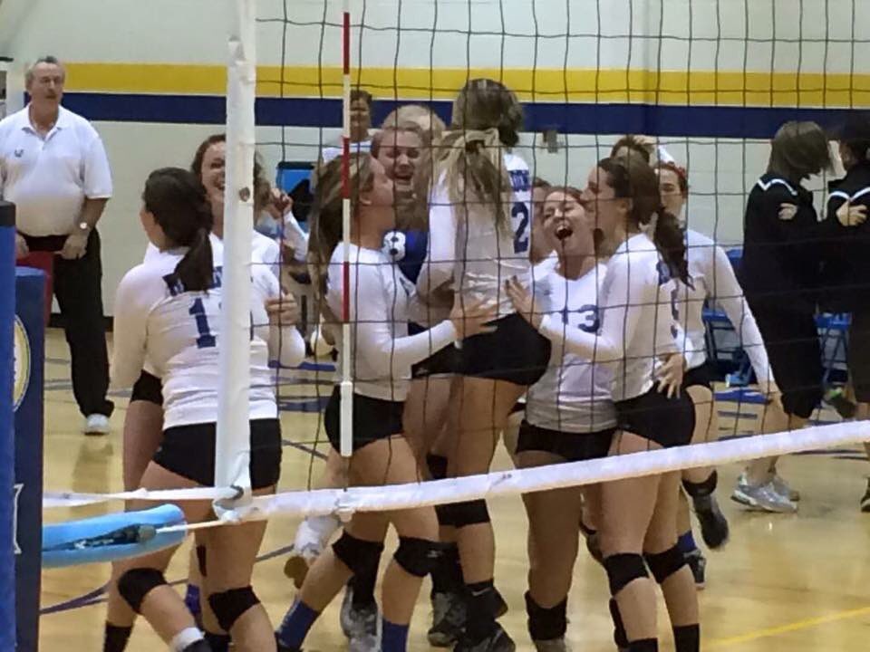 ReadingVball's tweet image. This was our win over #1 Williamsburg! Such a great day! #bluedevilpride #weworked #readingvb2016