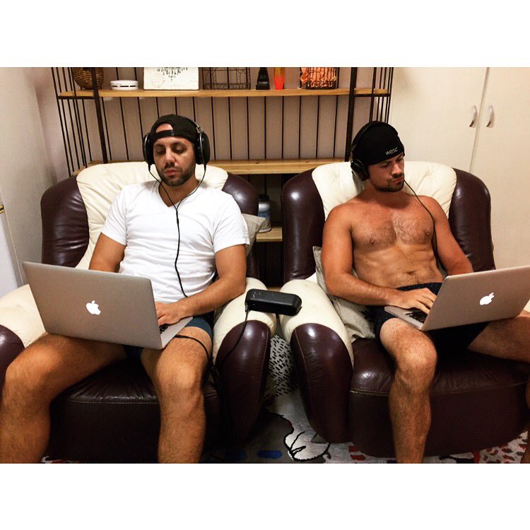 swells_'s tweet photo. that glamorous #DJLYFE #setprep #lazyboys #shanghai https://t.co/0kP8OlCOgR
