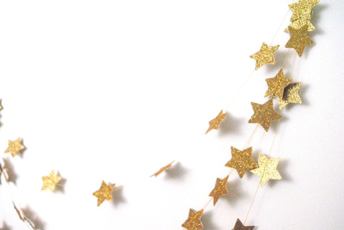 AutumnAnemone's tweet photo. GOLD Sparkle Star Glitter Garland https://t.co/0QuOGQNCnH #Etsy #wedding #CopperWedding https://t.co/SeY7bAMwDG