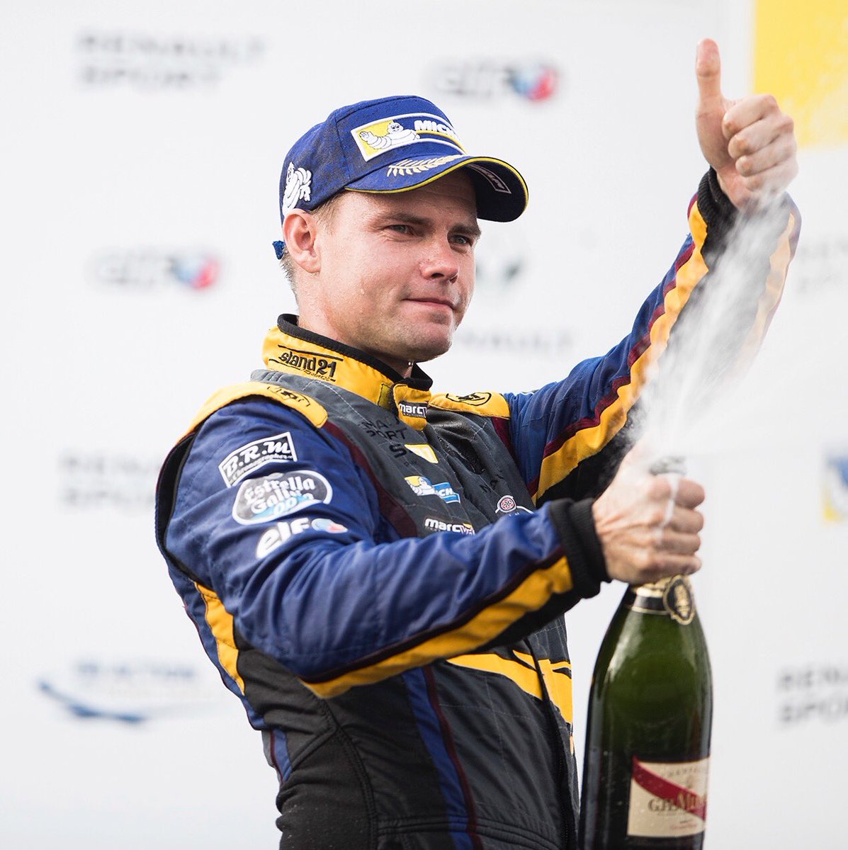 Here's a 👍 for <a href="/marcvdsracing/">Marc VDS Racing Team</a> crew for securing the Team title before the final sprints tomorrow 👏 #9 &amp; #15