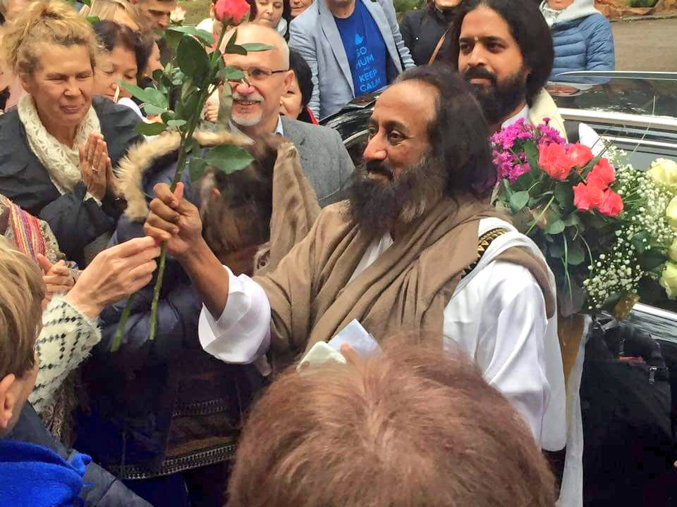 manijgd's tweet photo. #Gurudev @SriSri arriving in #Taraska #Poland https://t.co/lsViBvykS3