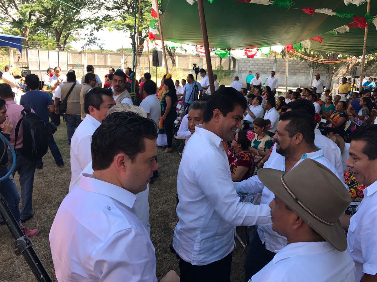 AntonioAmaroC's tweet photo. Inicia el primer informe de resultados de mi amiga @yarithtannos en #Juchitán @DiputadosPRI @alvar_rubio https://t.co/JoUWkvw6D9