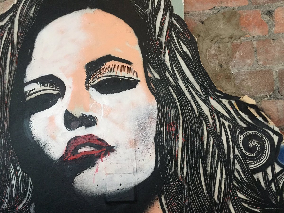 Went to Newport. The best thing was @UrbanTapNewport and this ace painting of <a href="/cerysmatthews/">Cerys Matthews</a> by <a href="/EdApLlwyd/">Ed Ap Llwyd</a>. Oh, and the burgers OBVZ.