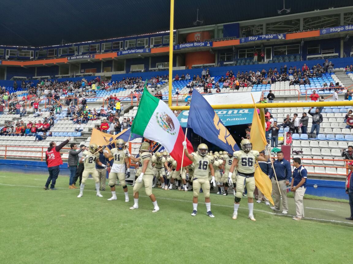 gobiernohidalgo's tweet photo. El Srio. de Gobierno, Simón Vargas y la titular de @SEPHidalgo @sayonara2609 asisten al inicio del clásico @BurrosBlancos vs @pumascufba https://t.co/obk0c86CiU