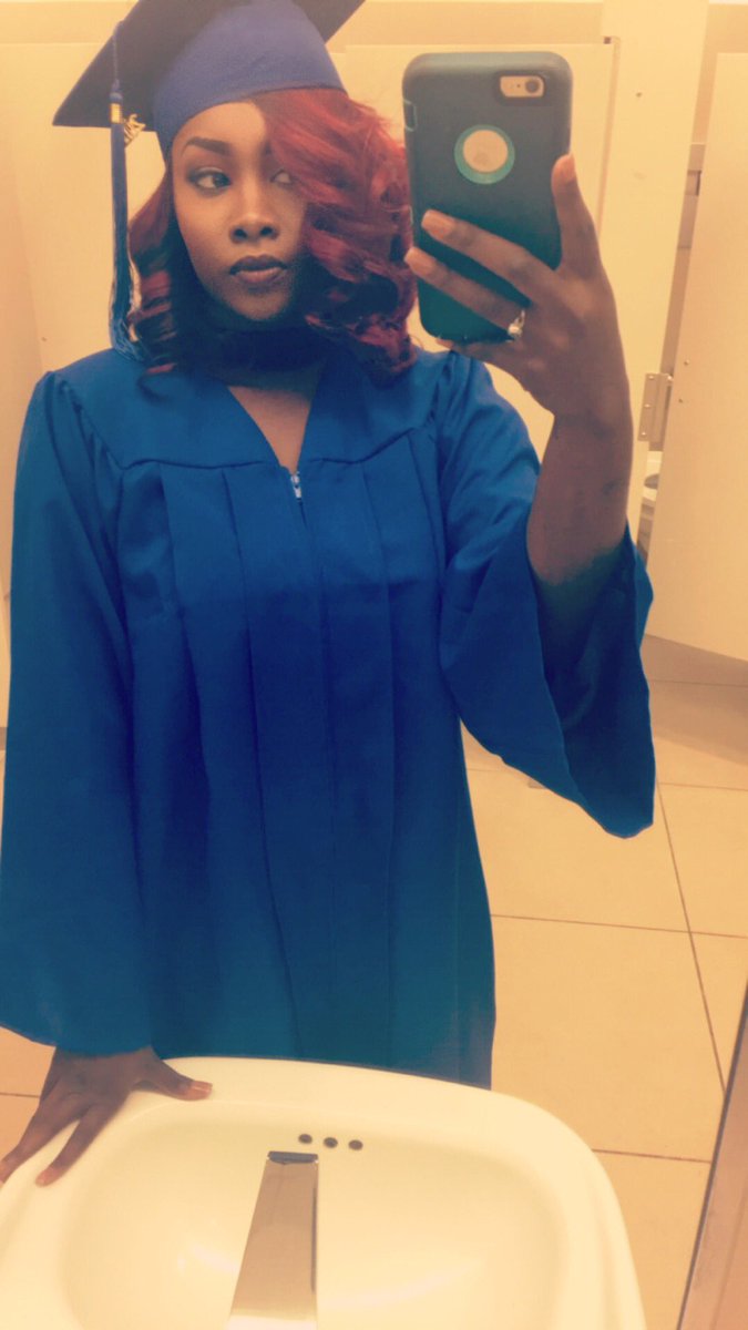 Kenni_Winni's tweet photo. Can't Tell Me I Didn't Slay For My Graduation😍 C/O 16 #CosmoGrad https://t.co/avmJAFXNIq