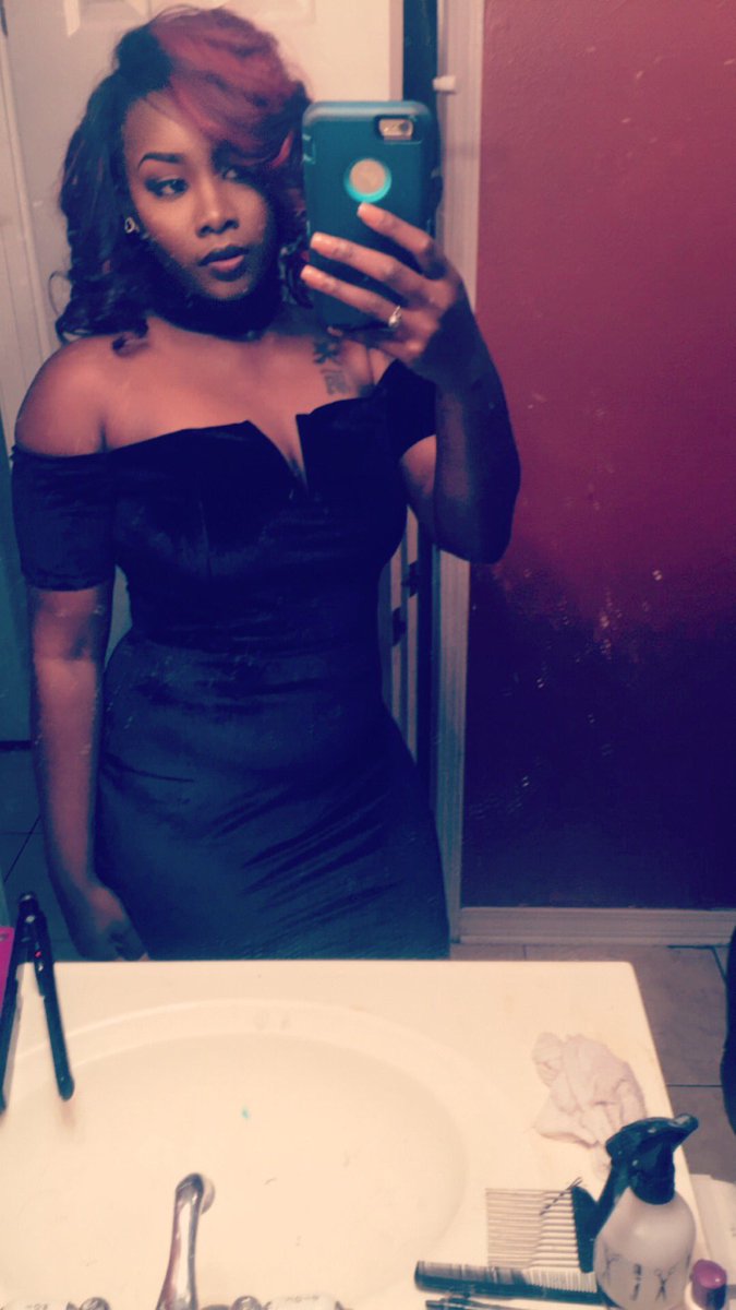 Kenni_Winni's tweet photo. Can't Tell Me I Didn't Slay For My Graduation😍 C/O 16 #CosmoGrad https://t.co/avmJAFXNIq