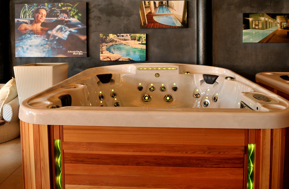 sharongsb's tweet photo. Amazing lighting on this @CoastSpas Radiance spa.
#coastspashottubs #ilovecoastspas https://t.co/TYtwgCOsKv