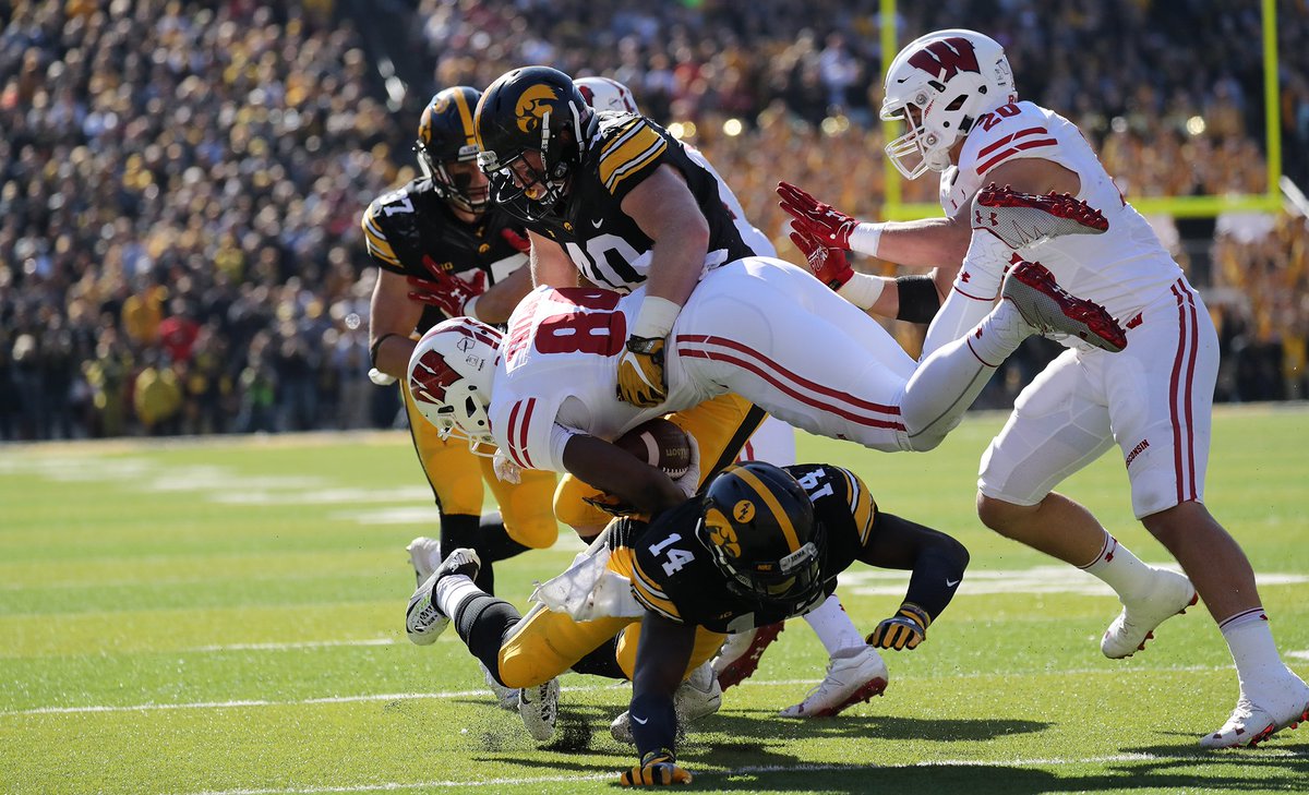 Down 7-6 at the half | #SwarmKinnick