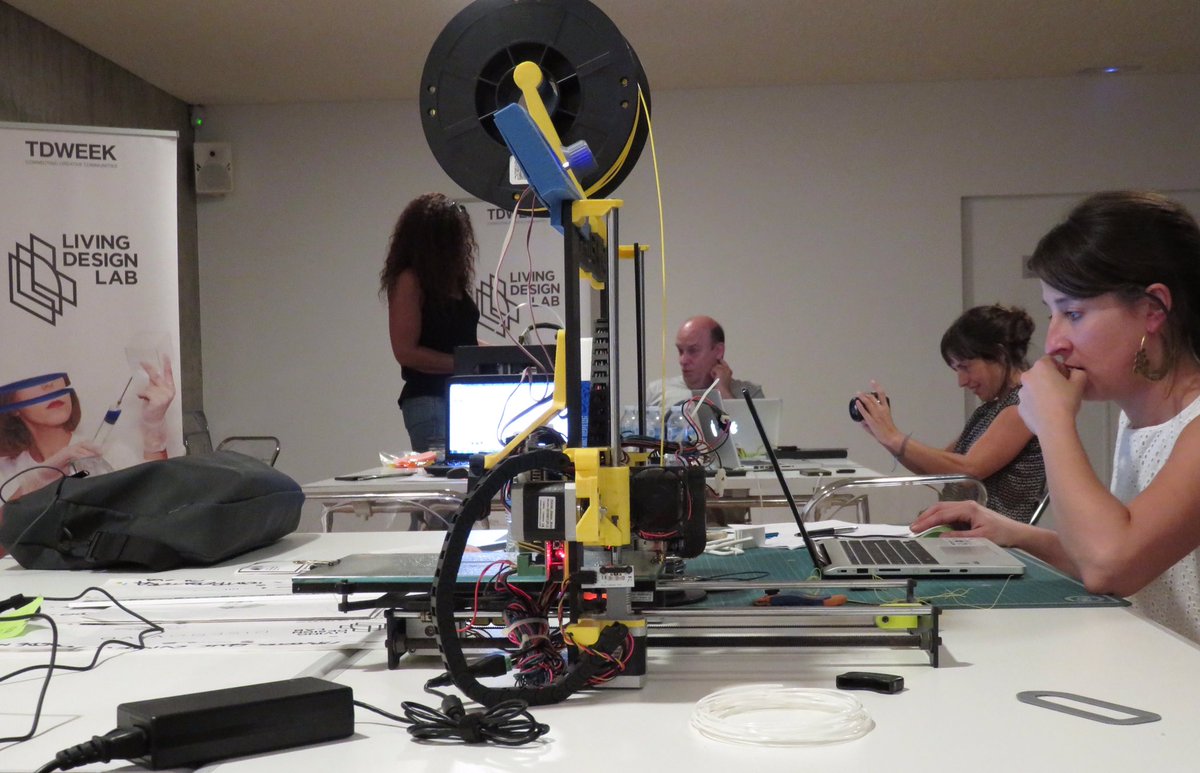 TFDesignWeek's tweet photo. 4 encuentro #LDL2016, equipos de trabajo en @teatenerife @CanalULL @UECanarias @Sinpromi @participatfe @easd_tfe https://t.co/RznCfS5zNS