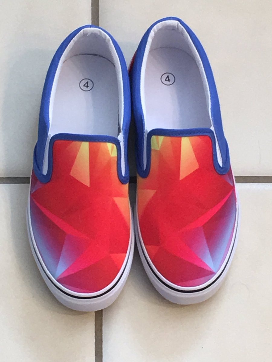 SparklyWaffle's tweet photo. @CaptainSparklez just got your shoes!!!! Super excited!!!! I absolutely love them!! 😱😍😁 https://t.co/pc9DYU4WhZ