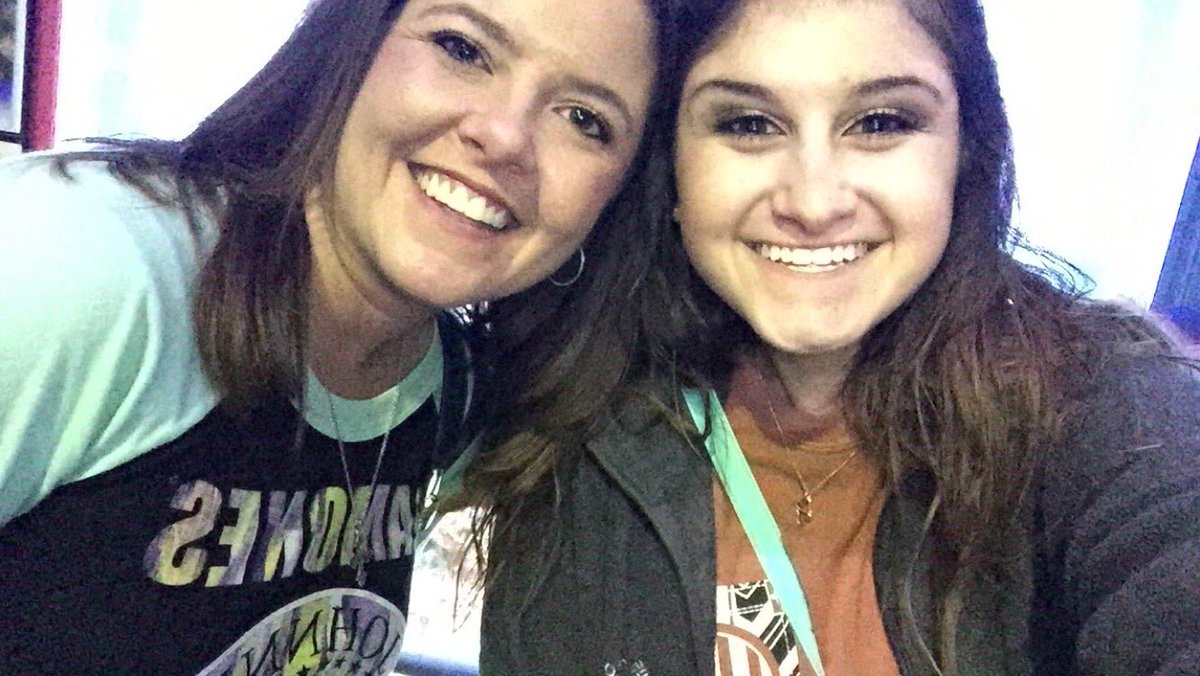 haleymsalinas's tweet photo. Happy 22nd birthday to the youngest/cutiest momma ever! I'm so glad I'm able to be here &amp; spend the day w/ you. I love you to the moon &amp; 🔙💓👯 https://t.co/wP839fFkvp