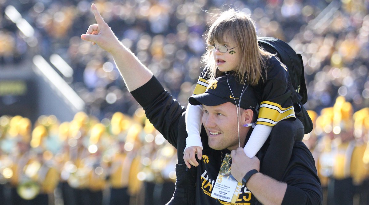 ByRobHowe's tweet photo. Honorary captain Mitch King with Kids Captain Emeline Dunham before Saturday's Iowa-Wisconsin game. https://t.co/F12ZtT8xDl
