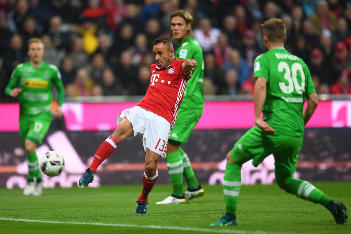 Einfach mal so - @R13_official ist bockstark heute! #FCBBMG #MiaSanMia https://t.co/1dG5DZ81QH