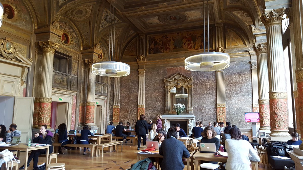 OlgaPo9's tweet photo. Une salle de travail à @gaitelyrique ouverte à tous même le week-end ! #patrimoine #paris https://t.co/CjNz5zeOuU