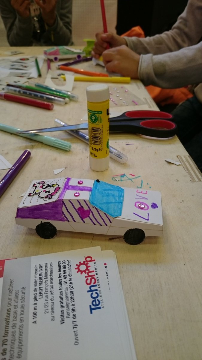 TechShop_Ivry's tweet photo. Pixel Art, badges / voitures customisés sur @salonkidexpo. Avec nos super animateurs ! https://t.co/YLBN7VrpT3