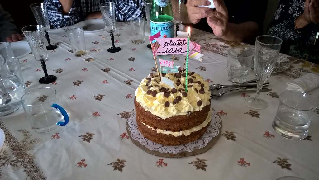 Alexona4's tweet photo. Gran pastís de la meva dona. Boníssim. #pastisseria #almaobregon https://t.co/MbeEQfIQop