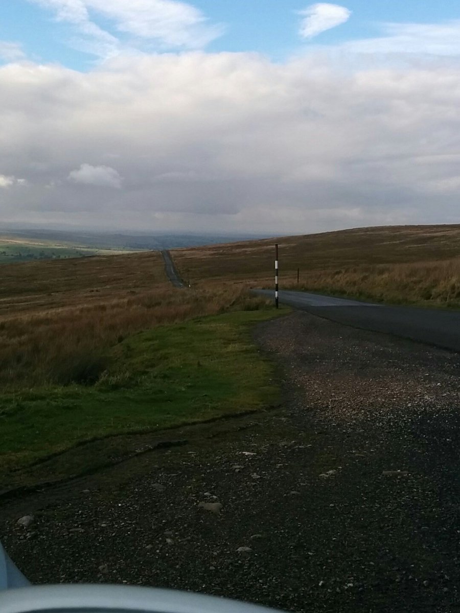 AnnSandell's tweet photo. Eating a cheese & onion pasty on the road to Kirkby Stephen
#SnowPosts https://t.co/IartJLkb36 https://t.co/pkE49Ea74i