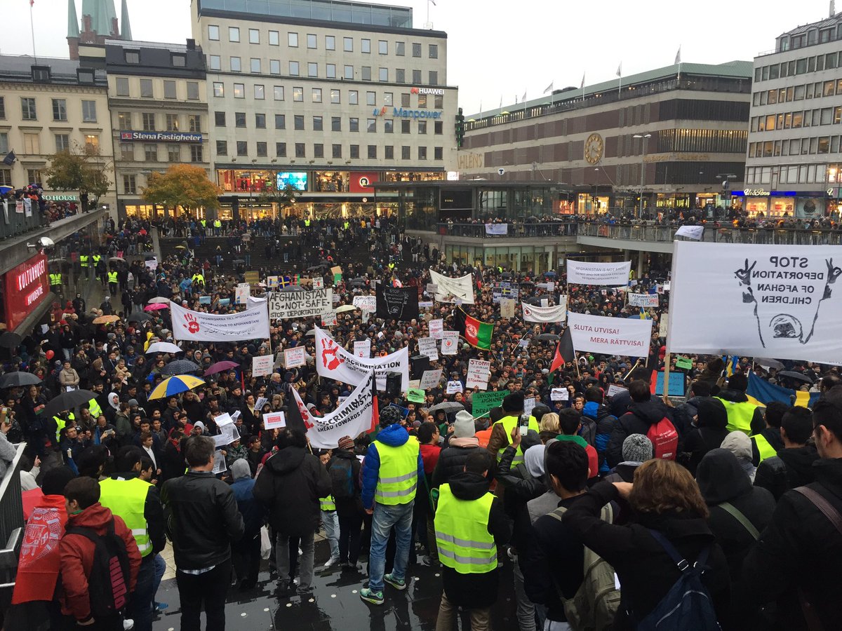 Landsomfattande demonstrationer mot utvisningar till Afghanistan.

Bilden är från Sergels torg just nu.