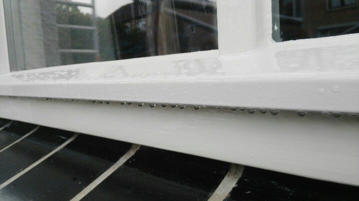 Hier zie je goed het effect van een neuslat. #schilderwerk #glaszetten #gennep