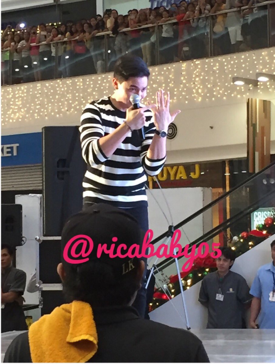 ricababy05's tweet photo. Showing off his wedding ring here at SM Rosario #ALDUBWedding https://t.co/CqONV5Mc8J