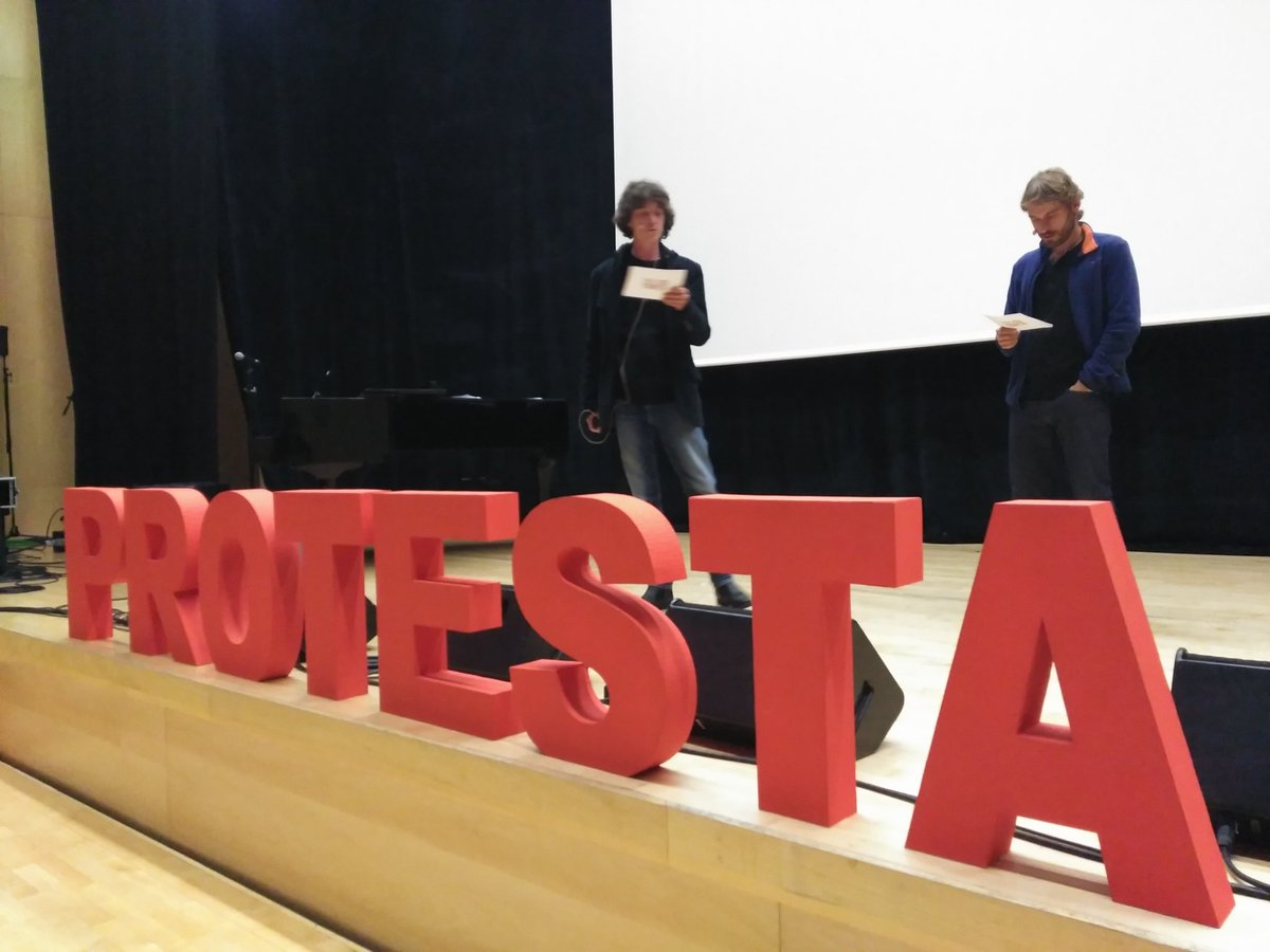 FProtesta's tweet photo. En les proves de la final del #protesta2016. A partir de les 5 podeu anar venint. A les 6, comencem! #donesrebels https://t.co/y60fZxgnIJ
