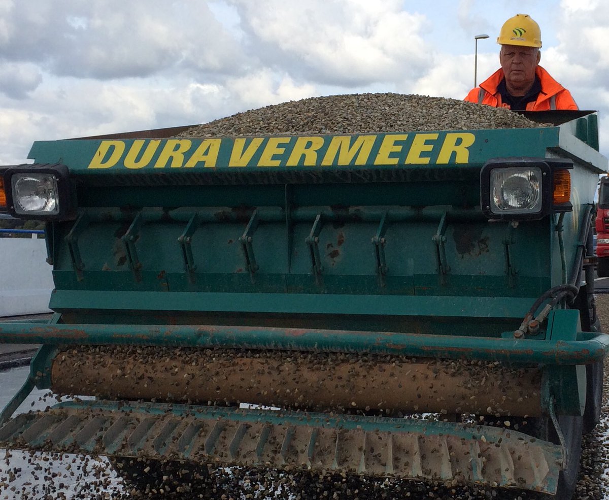 #Hetweerdebaas met <a href="/wolfswinkel_nl/">Wolfswinkel</a> <a href="/EshaInfra/">Esha Infra Solutions</a> <a href="/DuraVermeer/">Dura Vermeer</a> #A73 IGO <a href="/Rijkswaterstaat/">Rijkswaterstaat</a> Maasbrug #samen #waterdicht voor het #asfalt