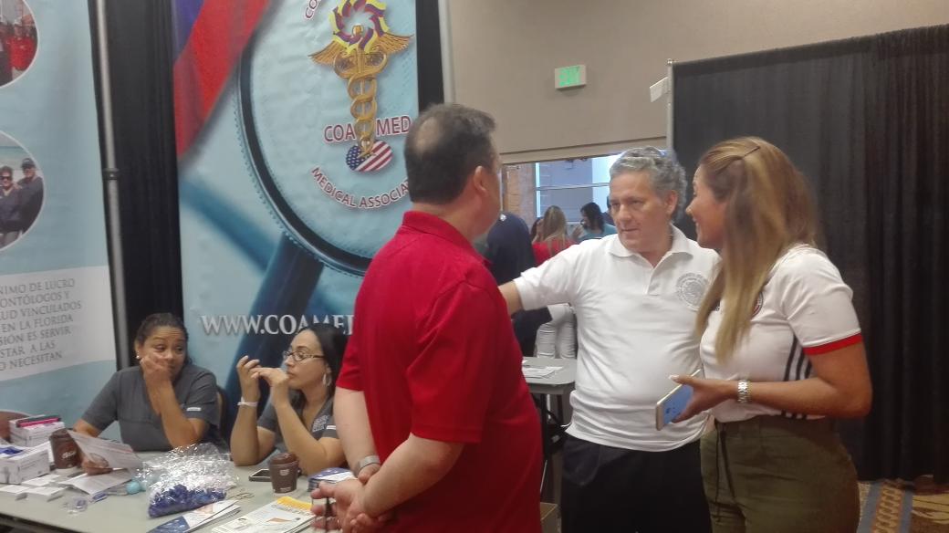 ConsulMexOrl's tweet photo. Cónsules de México y Colombia, recorren mesas de salud y exámenes médicos #ahora #OseolaHeritagePark #SBS2016 https://t.co/EMfyCPh8Bb