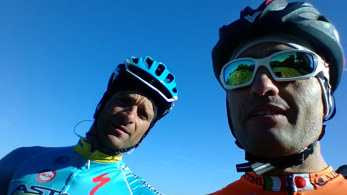 a_manoni's tweet photo. Uscitina del sabato con 2 gregari di lusso @MicheleScarponi @AstanaTeam e @RichStacchio @NIPPO_Fantini Che fatica ! https://t.co/dbL0ZM74gd