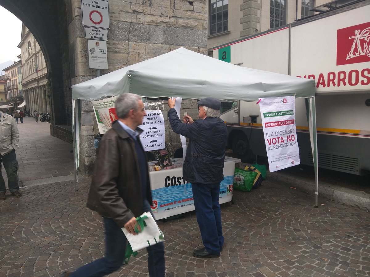 UdS_Como's tweet photo. Oggi siamo in porta torre con il Comitato per il No al Referendum Costituzionale. Passate a trovarci! #noiNo #ReferendumCostituzionale https://t.co/e2bw3gUql4