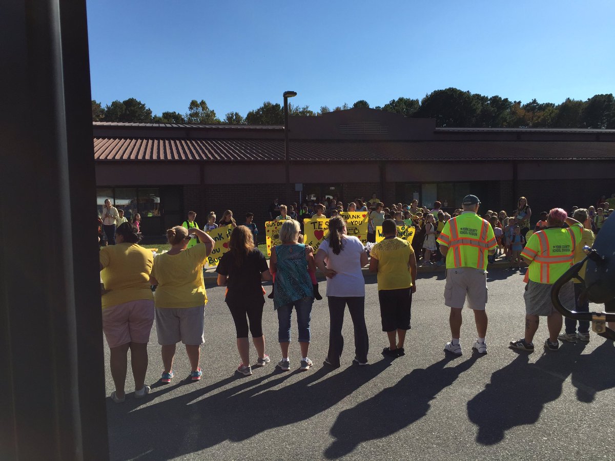CherylMParr's tweet image. Students make human greeting card to thank TES bus drivers for all they do! We &apos;wheelie&apos; love you! #bussafetyweek  #TEScubs