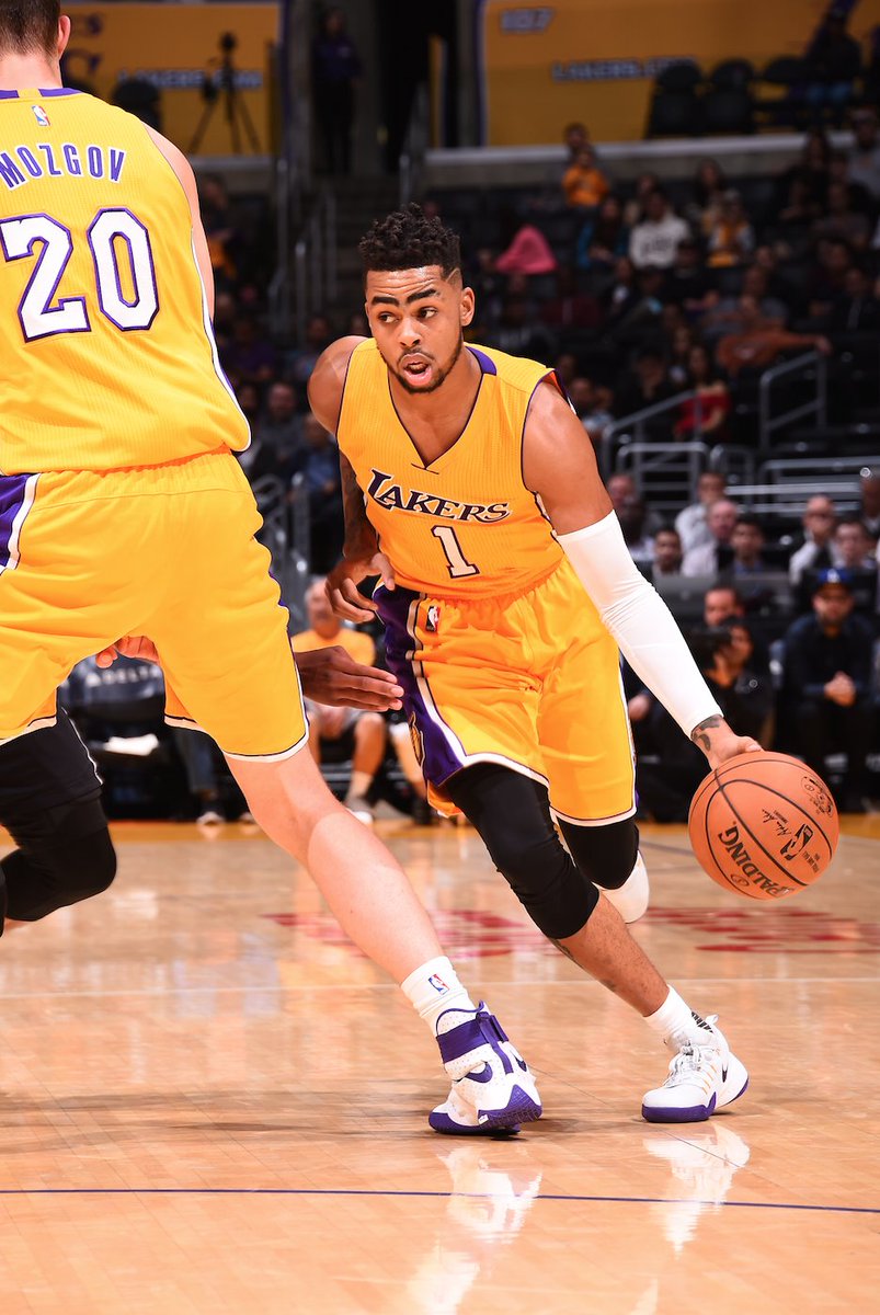 nbastats's tweet photo. #OneTeamOneStat @Lakers had a usage rate of 53% on ball screens, the highest mark in the league: https://t.co/2waBg5RxcI https://t.co/VnRMtyoj7u