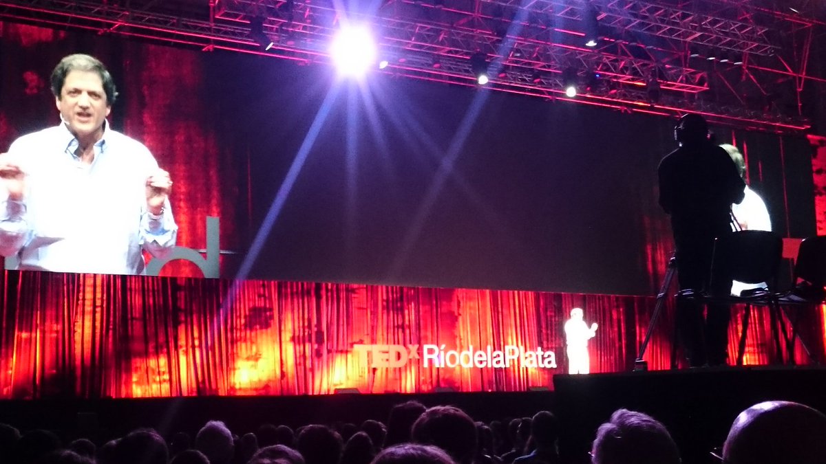 lauzamito's tweet photo. #Espeche amor vs miedo: nos preocupamos por evitar los males y nos olvidamos de promover las cosas buenas #TEDxRP "La trampa del miedo" https://t.co/JCHbUOAnNm